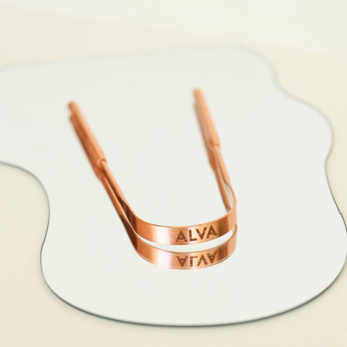 Alva Raspador de Língua de Cobre